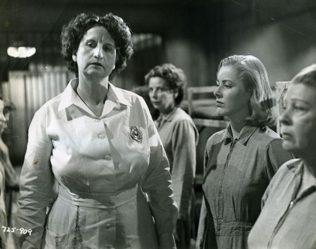 Hope Emerson and Eleanor Parker in CAGED