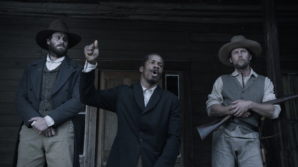 Nate Parker (center) in THE BIRTH OF A NATION
