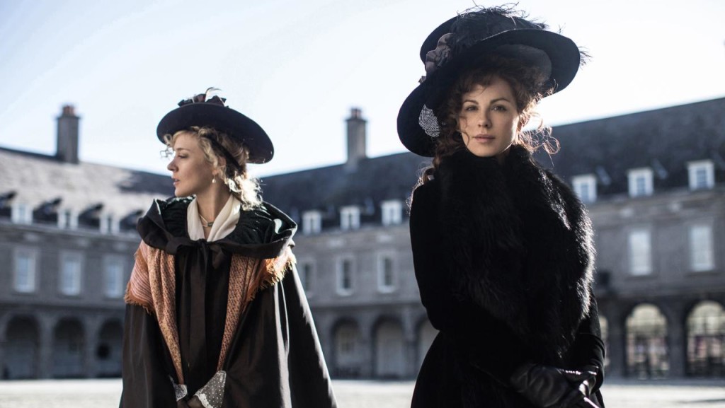 Chloe Sevigny and Kate Beckinsale in LOVE & FRIENDSHIP