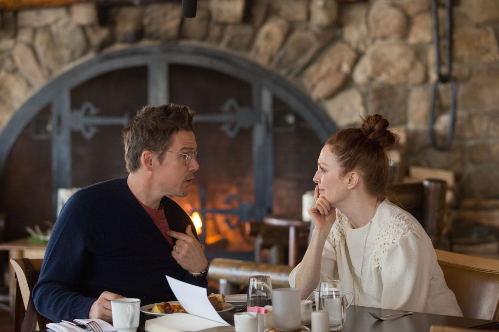 Ethan Hawke and Julianne Moore in MAGGIE'S PLAN