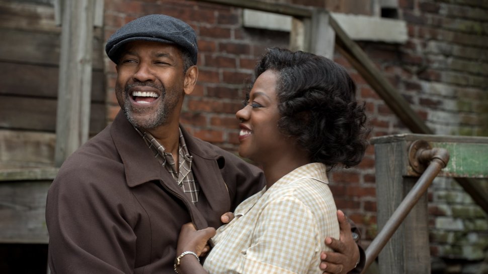 Denzel Washington and Viola Davis in FENCES